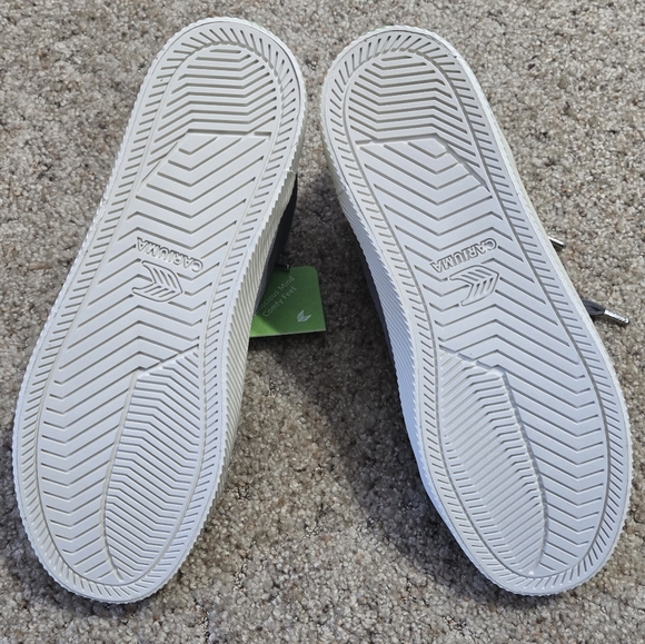 NIB Cariuma  OCA High Charcoal Grey Suede Sneaker - Picture 4 of 6